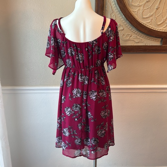 Torrid Floral off shoulders Burgundy Dress size 0 - Picture 3 of 4